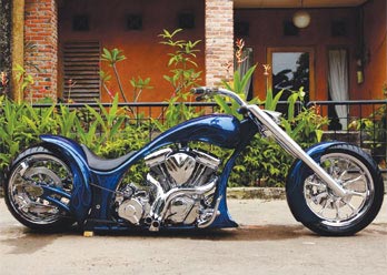 Royal Front & Rear Wheel shown on a Cruiser motorcycle